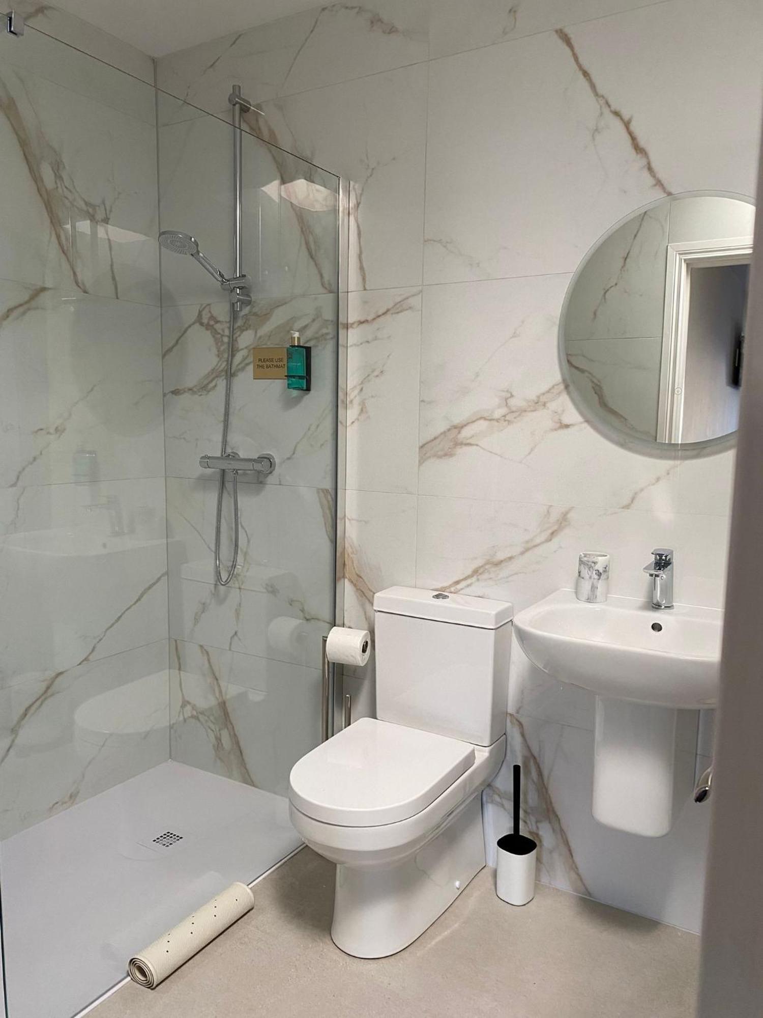 53 Luxury Accommodation 梅努斯 外观 照片