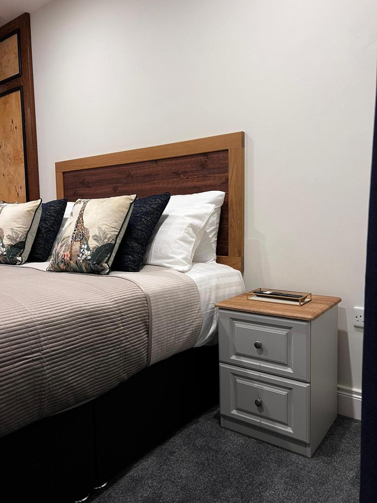 53 Luxury Accommodation 梅努斯 外观 照片